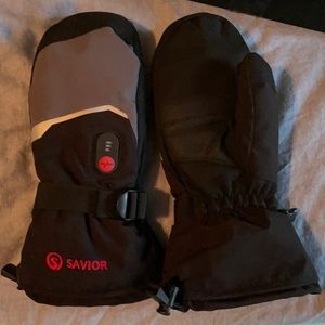 Savior heated mittens bnib. Rechargeable Li-on batteries and charger.